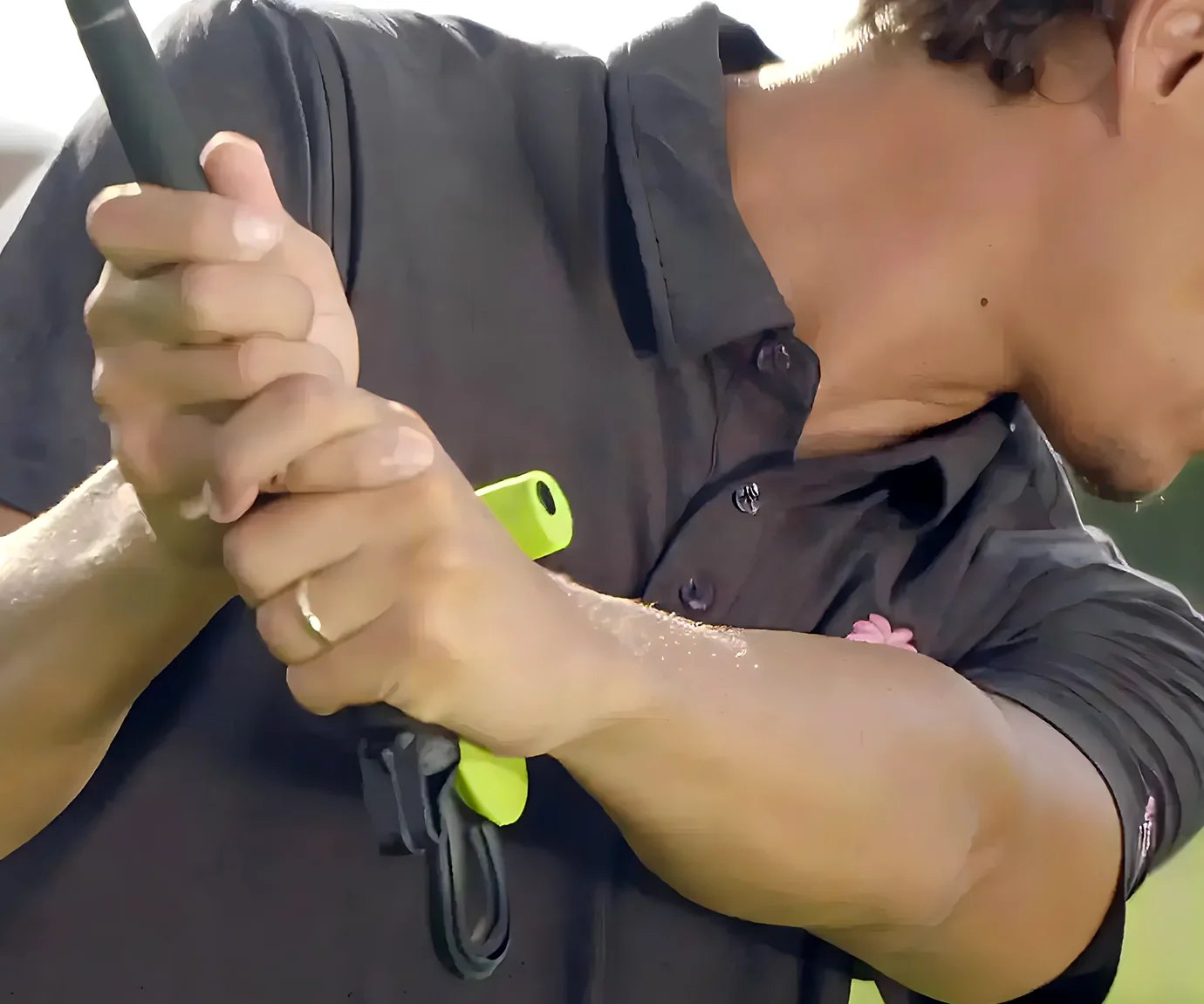 Up close visual of how the Square Set goes on the wrist for automatic feel-based feedback!
